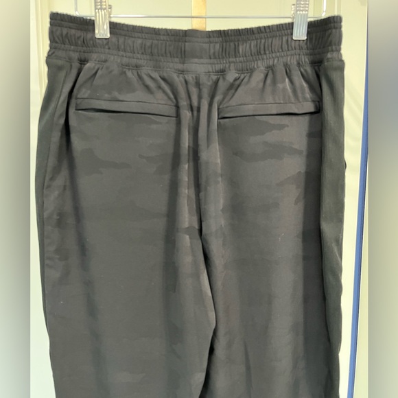 Athleta Women’s Black Camouflage Lined Joggers - Picture 4 of 8